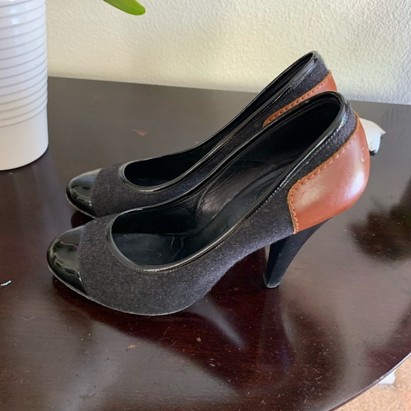 CHANEL pumps this are a must. Size 8. - Picture 3 of 12